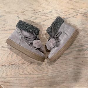 Mini Boden Gray Suede Booties